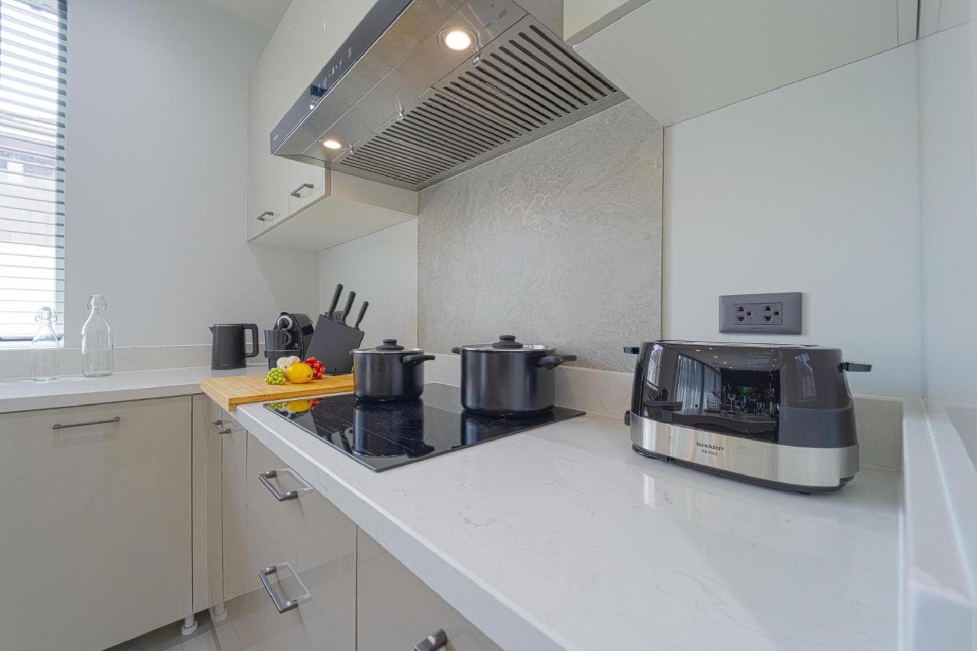 Modern 3br - Great Location - Kl3 *